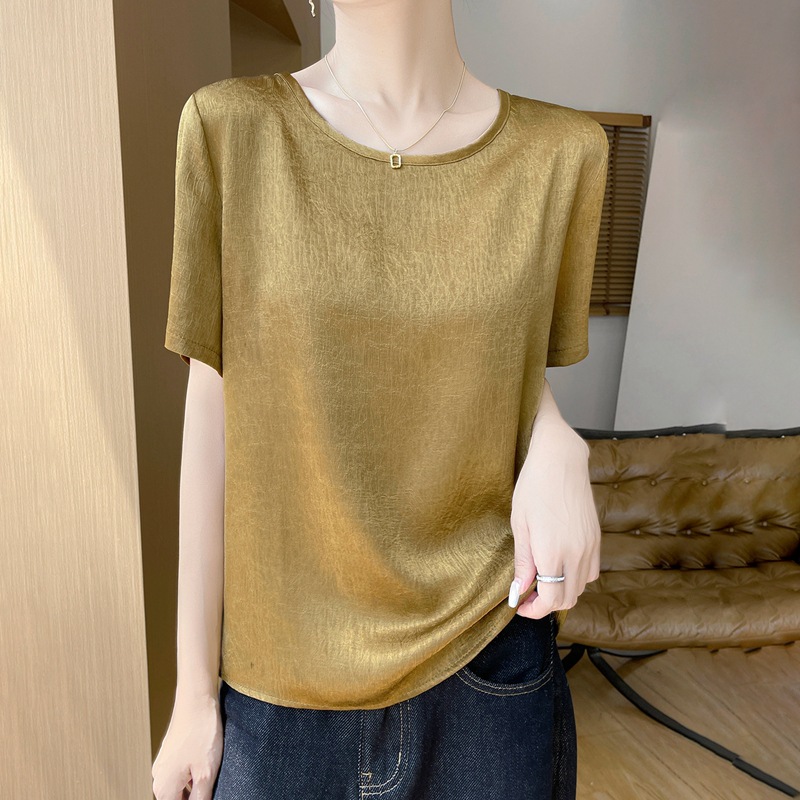 Summer short fashionable thin base body-friendly T-shirt with a…