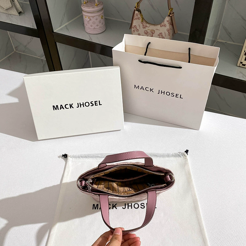 Небольшая вместительная сумка, корзина, в стиле Chanel