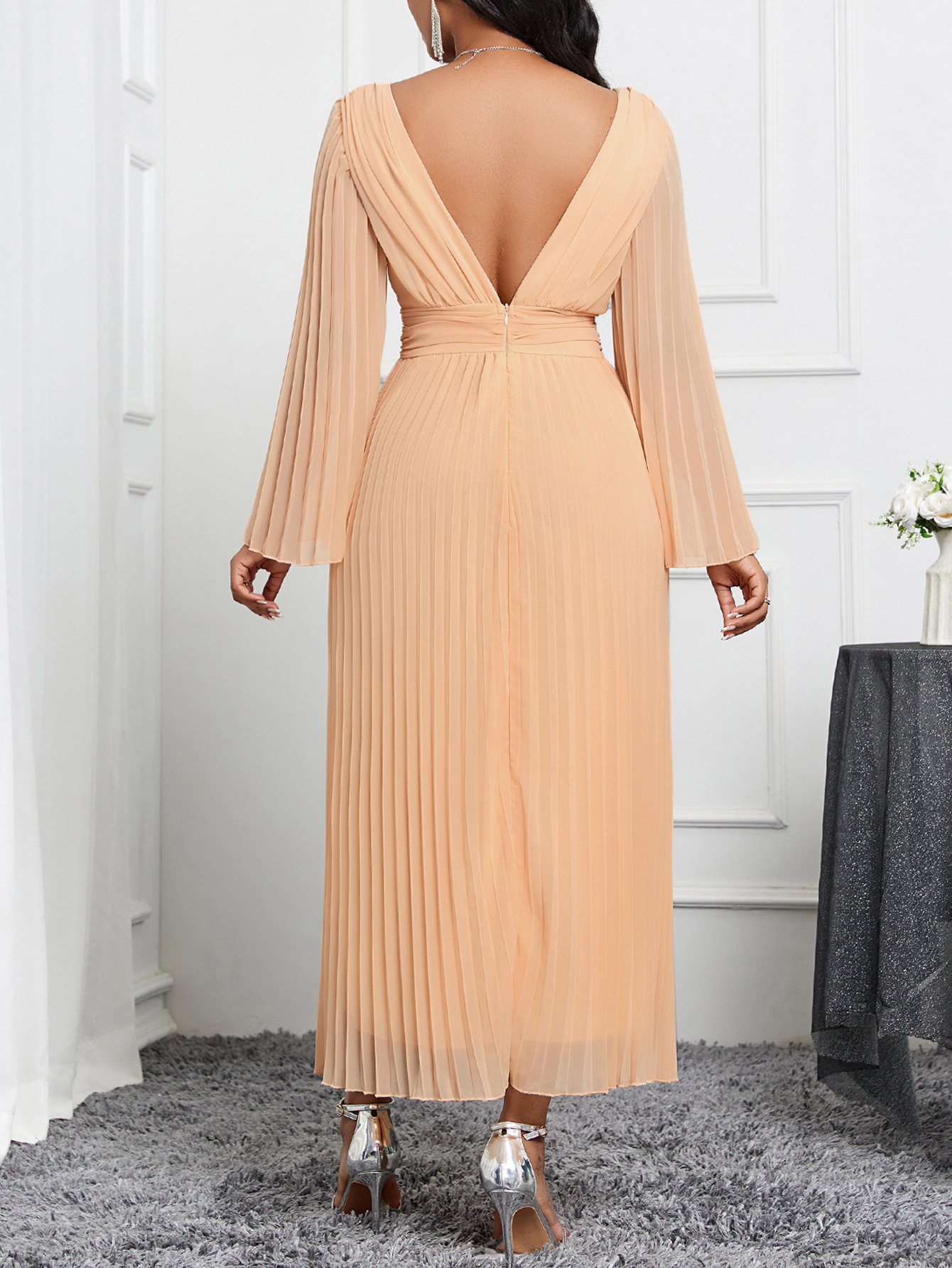 Elegante dames jurk met v-hals voor een stijlvolle look_voghion.com