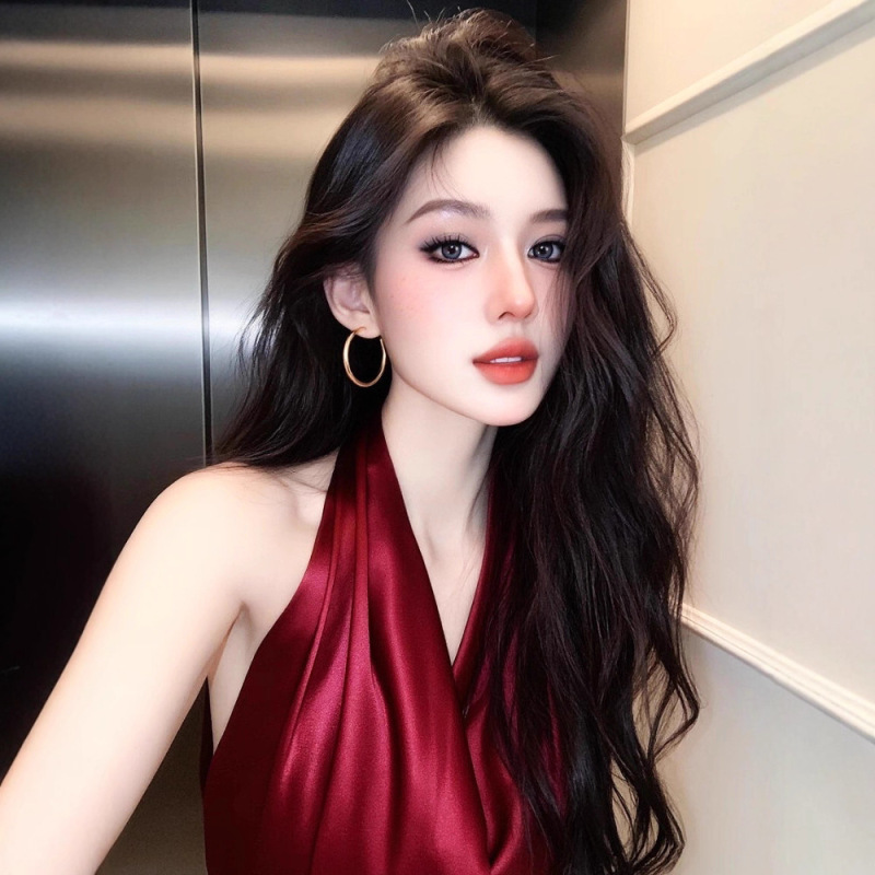 酒红色挂脖上衣2025夏季法式独特精致绝美漂亮气质名媛高级感衬衫|undefined