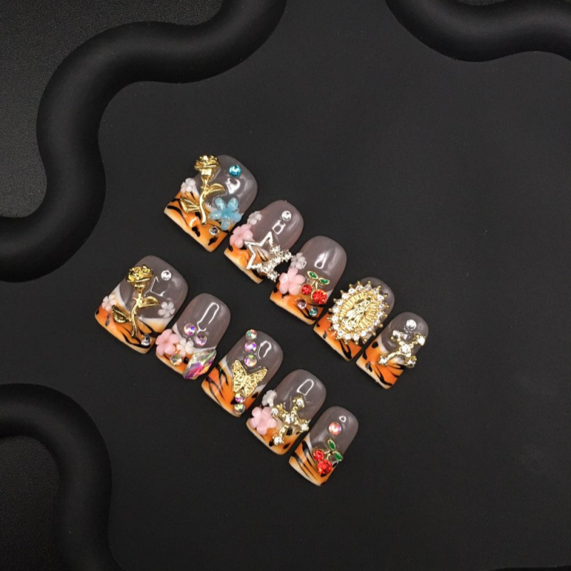 Cross-Border Short European-Style Tiger Pattern French Luxury Rose Virgin Export to Europe and America Pure Handmade Press-On Nails