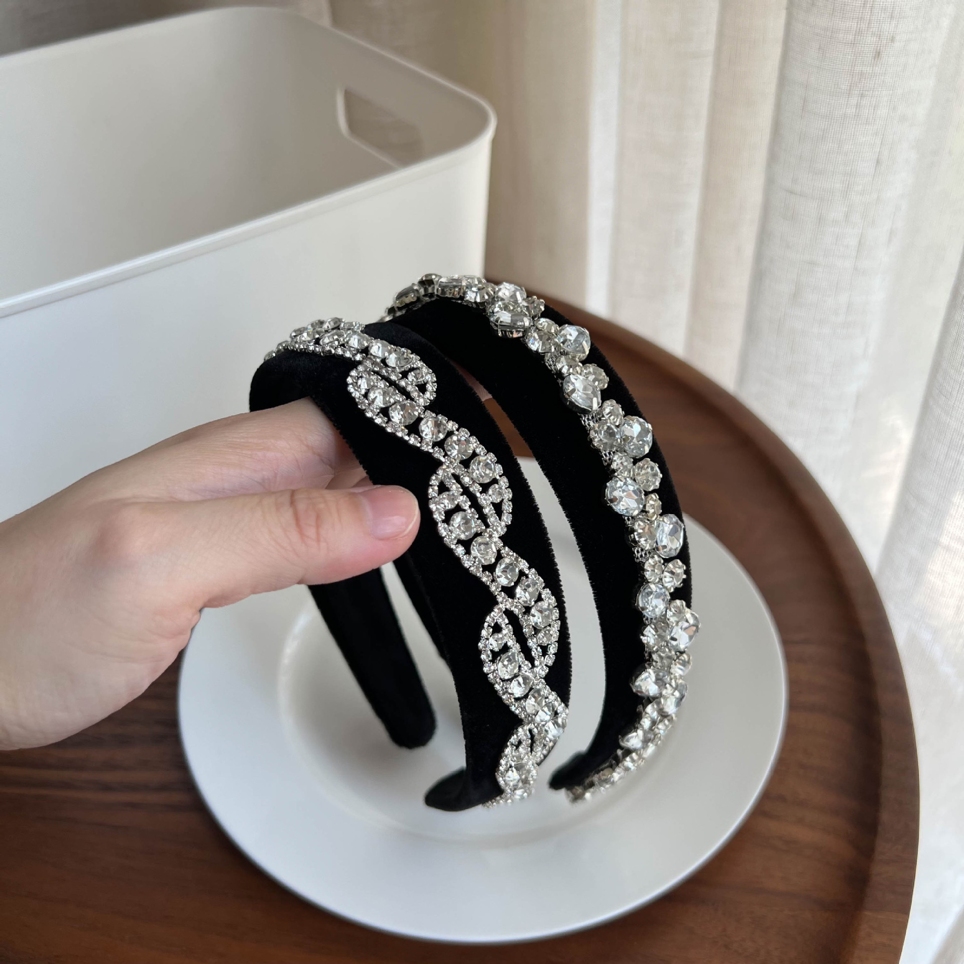 Women's Vintage Style Solid Color Cloth Rhinestone Hair Band display picture 7