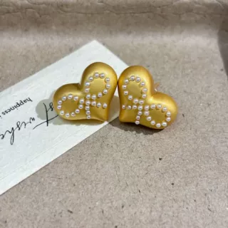 金色爱心珍珠耳钉女立体桃心镶嵌复古时尚百搭温柔小众个性耳饰女