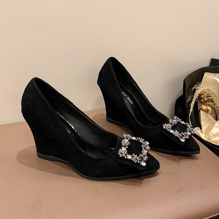 Black high heels pointed-toe wedge heel