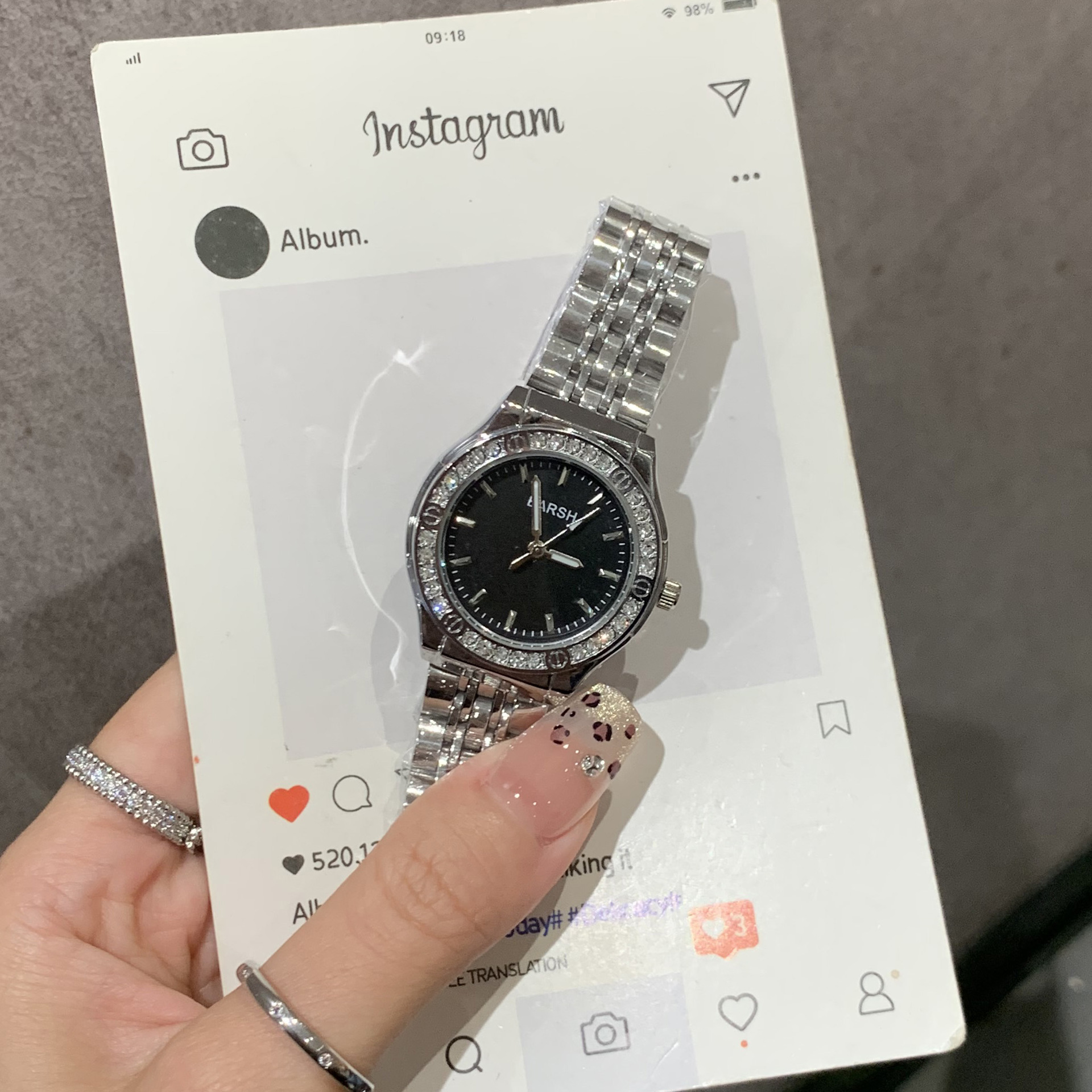 New Minimalist Elegant Lightweight Luxury Fashion Women's Watch with Diamond-Embedded Steel Band High-Grade Appearance Direct Factory Sales Hot-Selling Model