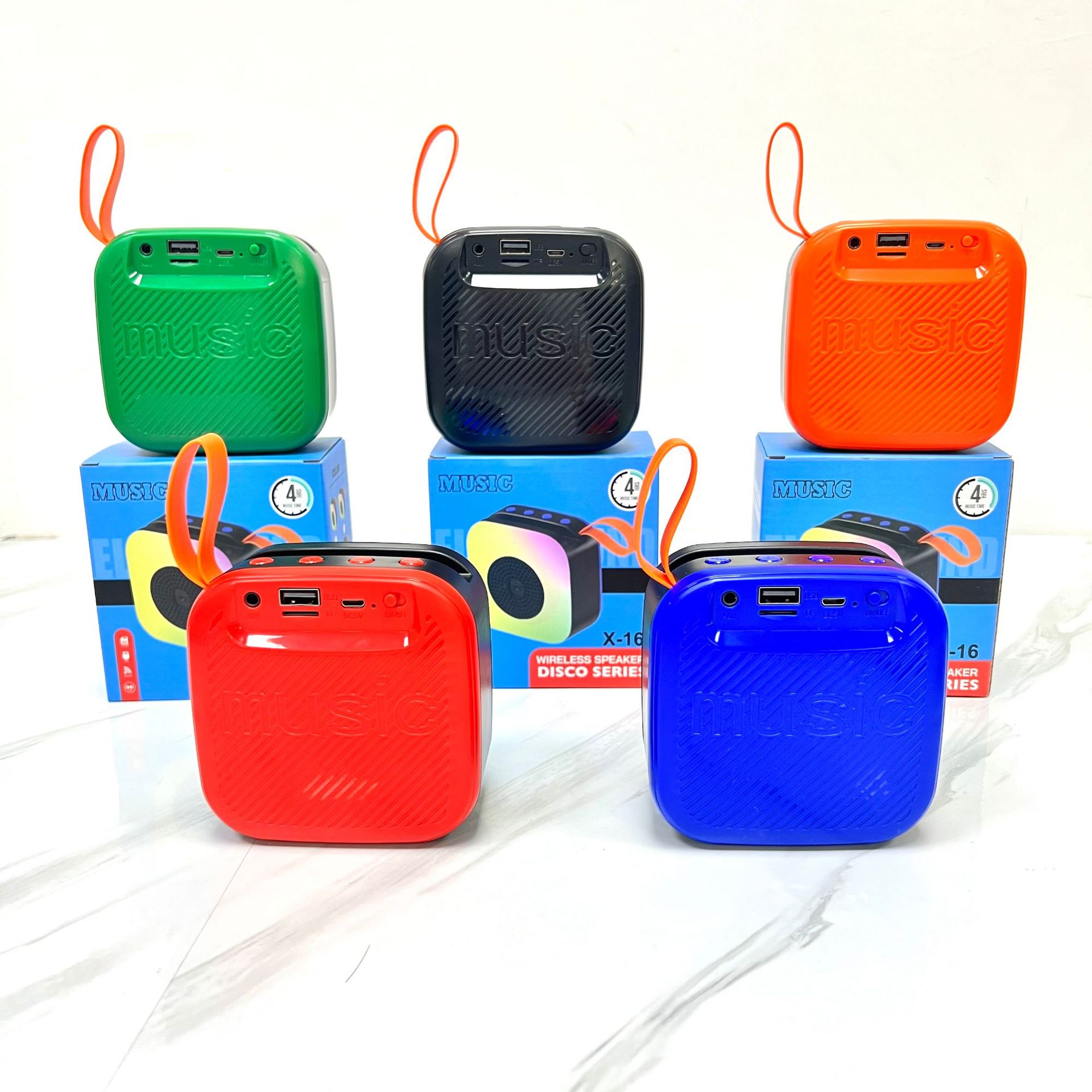 Altavoz pequeño con colgante para ciclismo, subwoofer Bluetooth, altavoz inalámbrico para exteriores con tarjeta insertable, luz colorida, reproductor multifuncional para el hogar