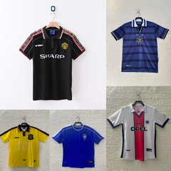 レトロなポルトガルのイタリアのレトロなサッカーの服は古いバージョンの試合の高品質のサッカーの服を卸売りします。