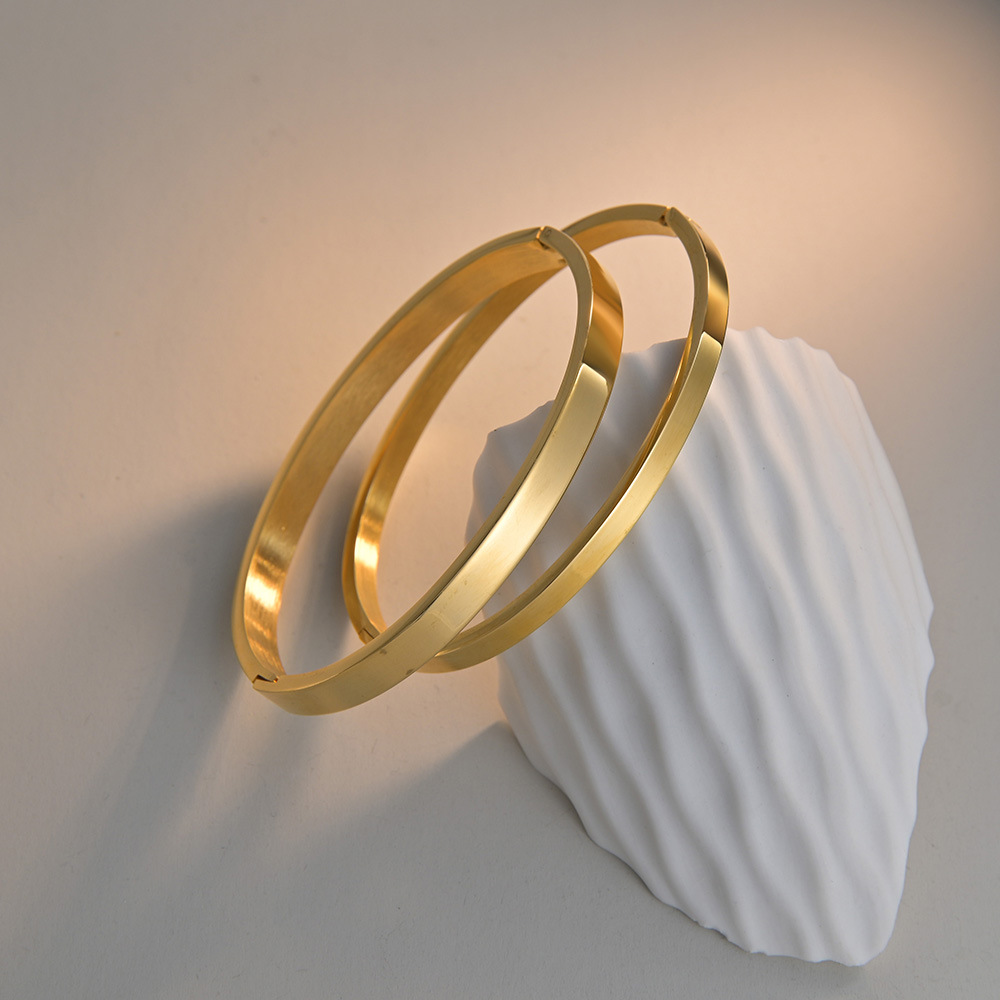 Transfronterizo europeo y americano simple brillante hebilla pulsera estilo frío 4mm6mm ancho chapado en oro pareja pulsera de acero inoxidable pulsera