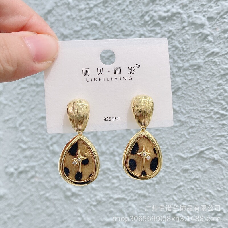 丽银/丽贝丽影早秋新款豹纹马毛系列棕色耳环几何造型925银针耳饰|undefined