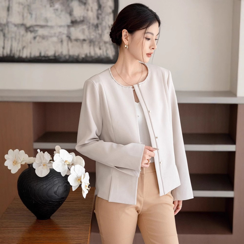 Endi Acetate Blazer for Women, Spring 2026, Three-Dimensional Tailoring, Elegant Waist-Cinching, Round-Neck Small Suit Jacket