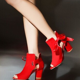 ��ʿ��tɫ�߸�Ь�~���ѥ�W���U�սz�������r���赸�ٴ�Ь�Ը�