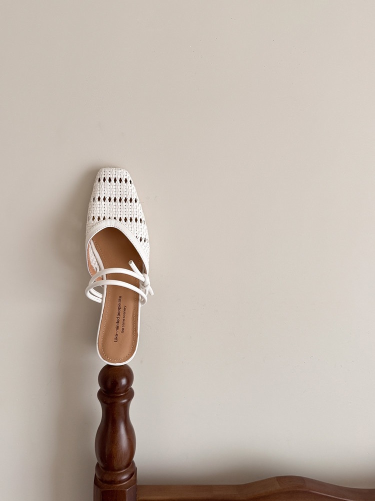Dép sandal nữ da cừu mũi vuông gót thấp quai chữ V phối màu — màu nâu, Màu cà phê đậm, màu trắng ngà chi tiết 10