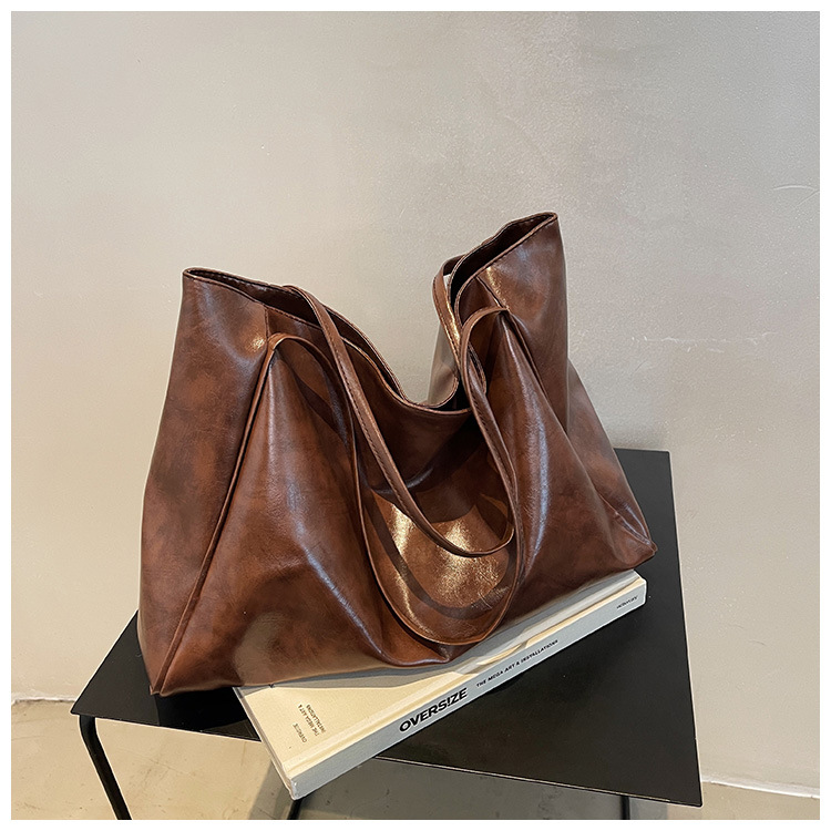 Femmes Grande Faux Cuir Couleur Unie Vêtement De Rue Carré Boucle Magnétique Sac D'épaule display picture 1