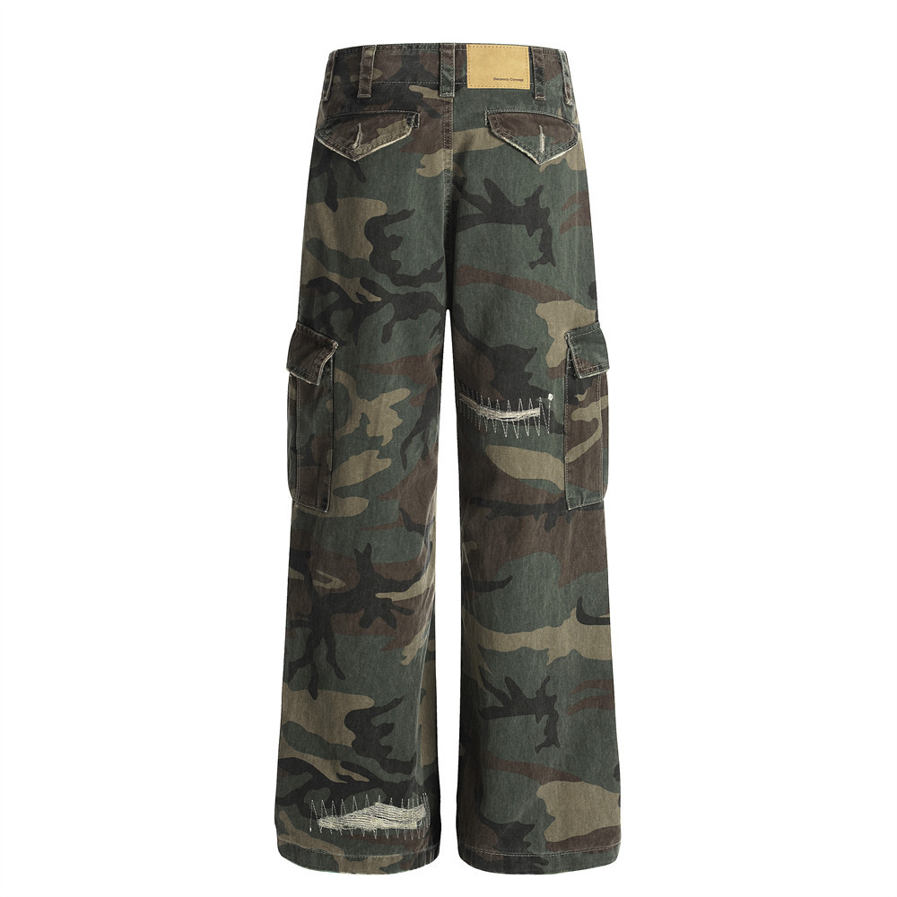 Cargohose im amerikanischen Camouflage-Stil mit Rissen und Patches – Trendiges Design für Herren, knitterfrei, gerade geschnitten._voghion.com