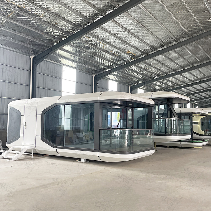 Camping cápsula espacial suburbio Bosque Nieve Montaña logística alimentación de alimentos Casa de alimentos cocinados cocinar casa contenedor