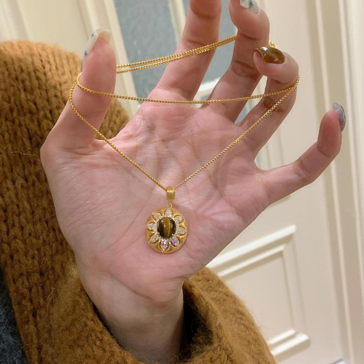 Light Meladra Silk Sunflower Necklace For Women, Vintage European And American Style Sweater Chain, Niche_voghion.com