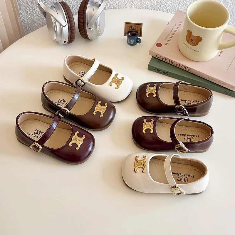 Ретро коричневые маленькие одиночные туфли Мэри Джейн для девочек-студентов французского темперамента маленькие кожаные туфли с неглубоким ртом 2024 новая мода