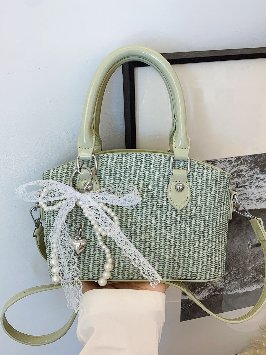 Vacaciones de verano en la playa de viajes bolsa de conchas de arena mujer 2025 este año bolsa de paja popular nueva bolsa de hombro tejida