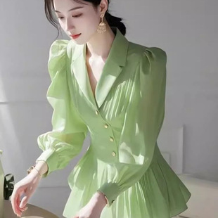 2025 Spring New Salt Style Lightly Mature Elegant Green Shirt Women's Royal Sister Fashion Super Good-looking Casual Waist Top