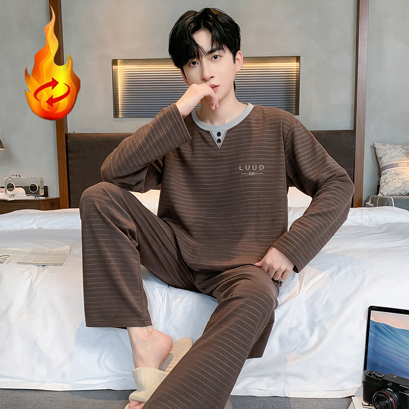 Cashmere and silk pajamas for men, new winter style, thickened for warmth, casual, simple, comfortable, and suitable for wearing at home or as an outerwear set Cashmere and silk pajamas for men, new winter style, thickened for warmth, casual, simple, comfortable, and suitable for wearing at home or as an outerwear set