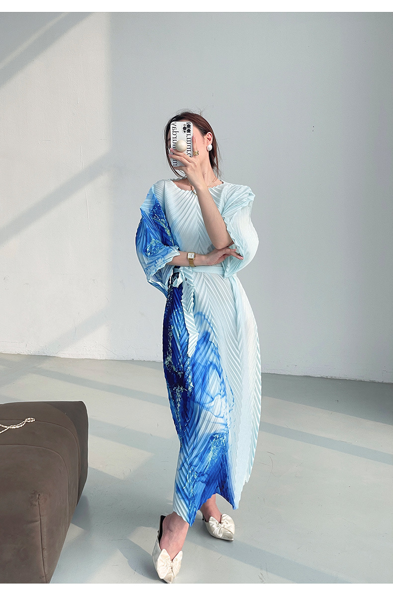 Váy maxi xếp ly in họa tiết cao cấp, chít eo thon gọn, phong cách thanh lịch — Màu xanh lam chi tiết 7