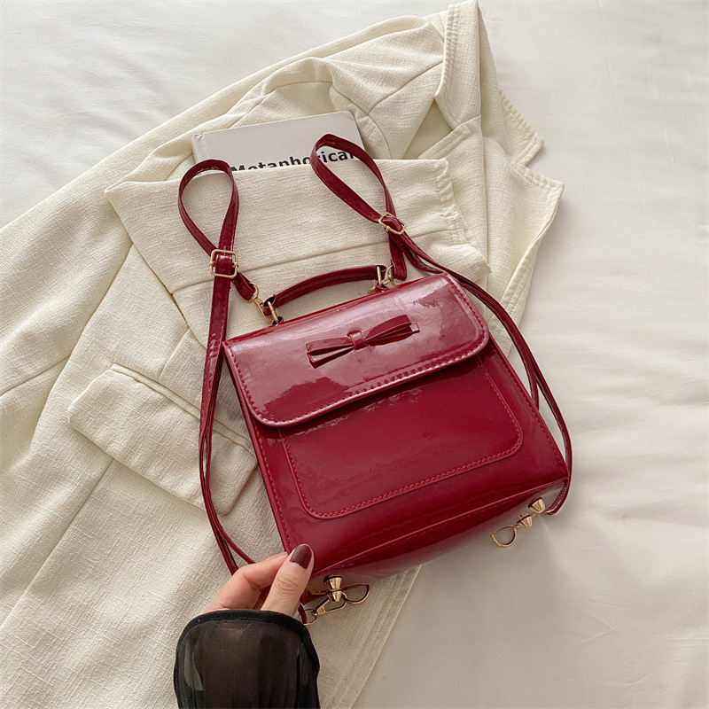 Bolsas rojas de gran capacidad de nicho coreano de mujeres 2024 nueva moda bolsas de hombro de estudiantes de moda bolsa de viaje versátil