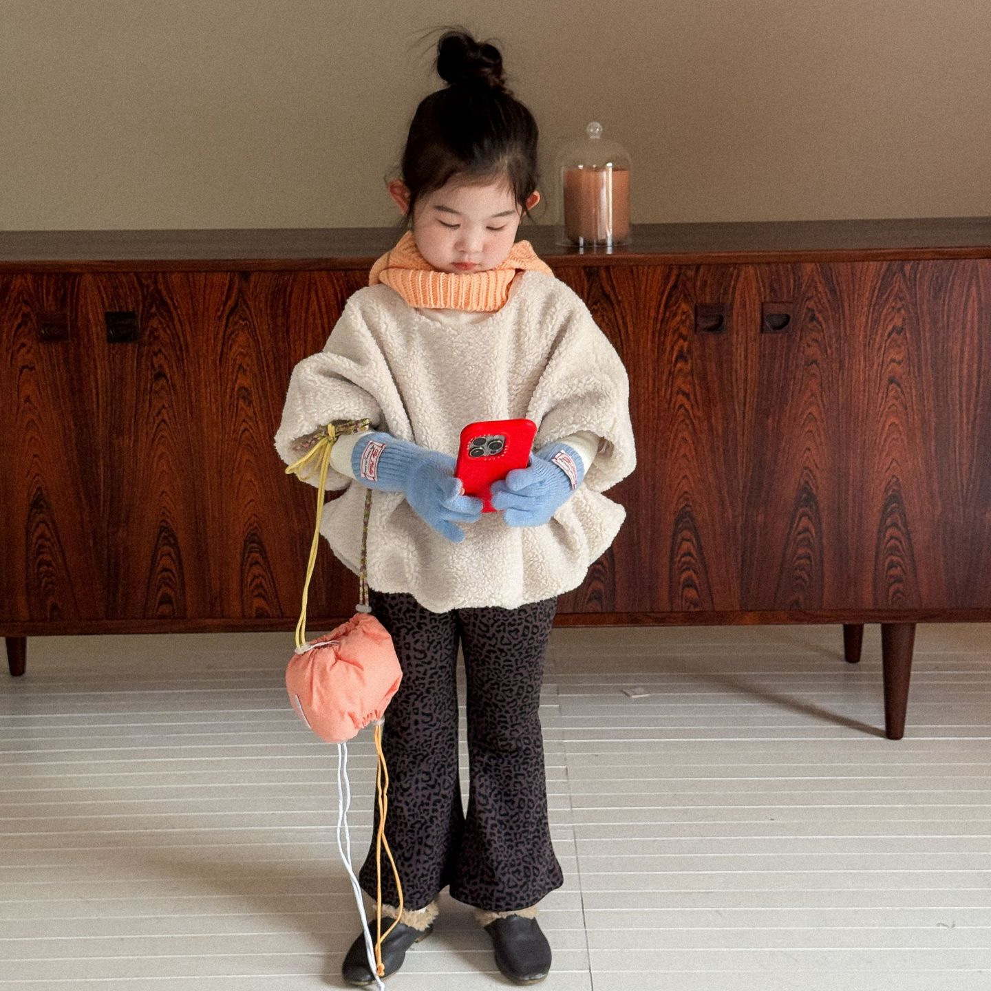 2025冬季新款童装 韩版童装 女童羊羔毛短袖外套 气质款毛毛衣