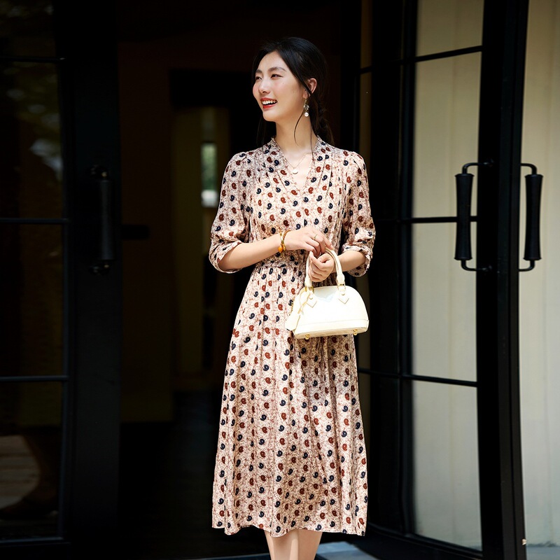 80356 Light Coffee Color Fine Texture Number 6 Silk Crepe Women's Clothing, Drapey and Figure-Flattering, Suitable for Commuting, Long Silk Dress, Supply Source 80356 Light Coffee Color Fine Texture Number 6 Silk Crepe Women's Clothing, Drapey and Figure-Flattering, Suitable for Commuting, Long Silk Dress, Supply Source