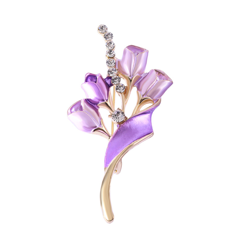 Elegante roos broche voor dames, corsage met diamanten accent_voghion.com