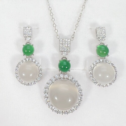 Temperament and fashionable natural chalcedony earrings, rings, pendants, necklaces and jewelry sets. Gao Bing Yuanyuan jade three-piece set