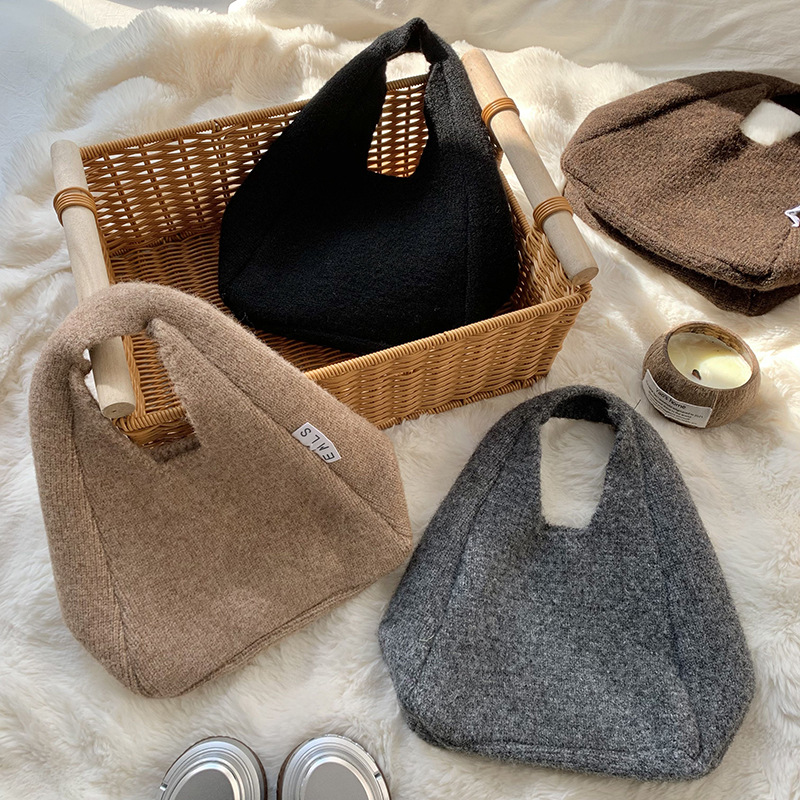 Nuevo otoño y invierno con bolso de lana, bolso de lana de mujer, estilo coreano de alta calidad, simple y versátil bolso de viaje de color sólido.