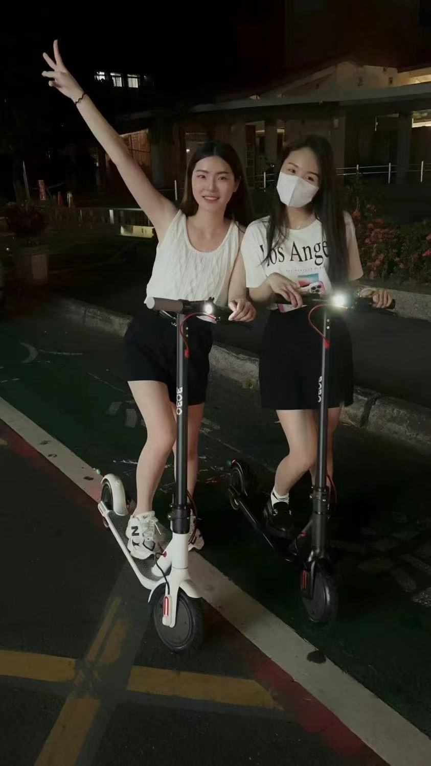Smart Electric Skateboard, Foldable Electric Scooter with Lithium Battery, Foldable Two-Wheeled Electric Vehicle for Commuting