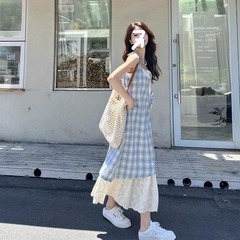 超格好良いガーリーブルーのチェック柄サスペンダースカートドレス新しい夏の偽ツーピーススプライシングレースデザインロングスカート