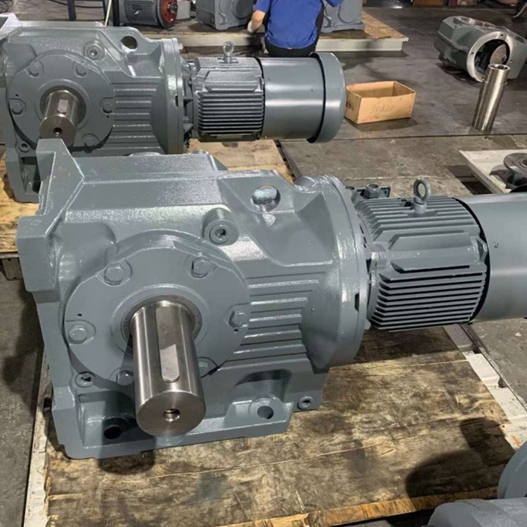 TRXF38 齿轮转向器 SAZ67-Y2.2KW-68M2A行星减速机