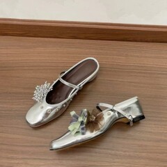 ファッショナブルな DIY バックルフラワーバックルハーフスリッパ女性の夏の新しいラウンドトゥリベットインナー高さマリージェーンスリッパ