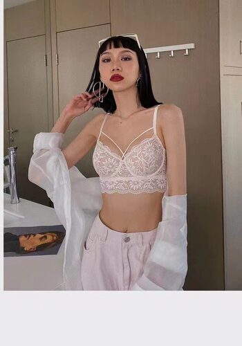 Factory Directly Sell European and American Sexy Lingerie Women's Thin Cup Lace Gathered Side Inward Summer Big Chest Small Bra Set 