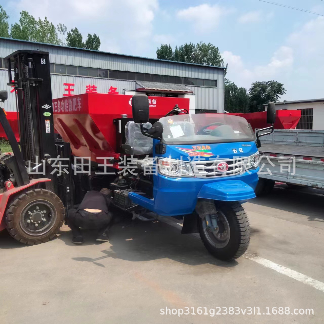 三轮撒肥车小块地施肥撒粪车农用多功能扬粪大棚果园有机肥撒肥机