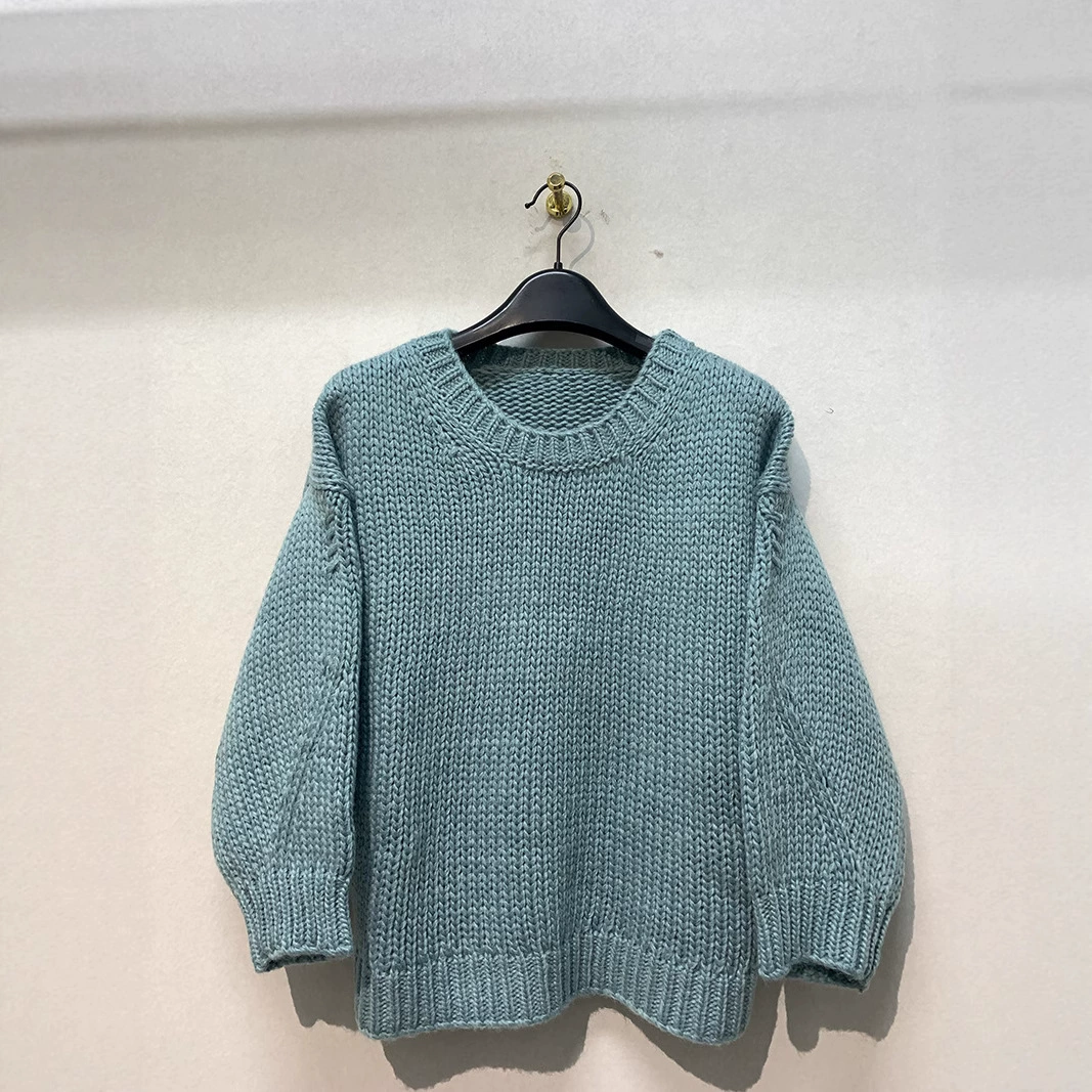 Элитный новый свитер в японском стиле, простой крупной вязки, мягкий и нежный, свободного кроя.