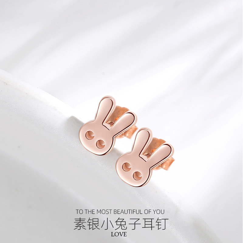 Simple s925 plata nueva moda de plata Lisa pendientes del perno prisionero de las mujeres hechas a mano lindo conejo de dibujos animados pendientes Corea del Sur