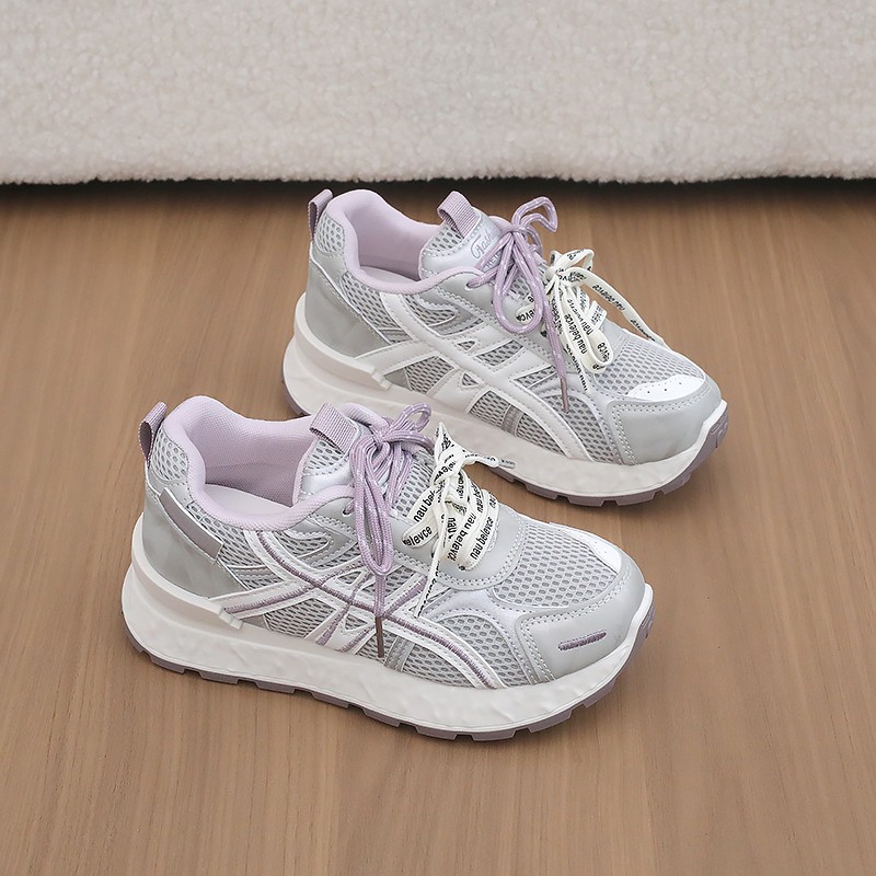 Zapatos de entrenamiento transpirables retrógrados de malla para mujeres primavera y verano de 2026 nuevos zapatos casuales de altura de suela pequeña