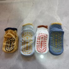 库存尾货短筒童袜网眼空调袜硅胶地板袜吸汗透气绵柔干爽亲肤舒适