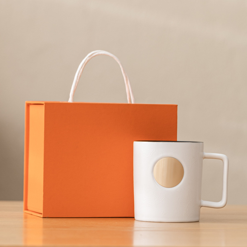 Escuela Wenchuang taza de agua taza de bronce taza de cerámica taza pintada a mano taza de bronce taza de publicidad de talla en relieve LOGO