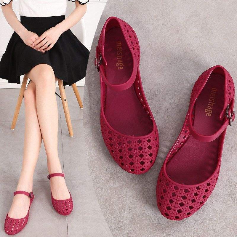 Summer Closed-Toe Plastic Sandals for Women, Flat Outdoor Crystal Jelly Shoes, Fashionable Hollow Buckle Strap Non-Slip Clogs