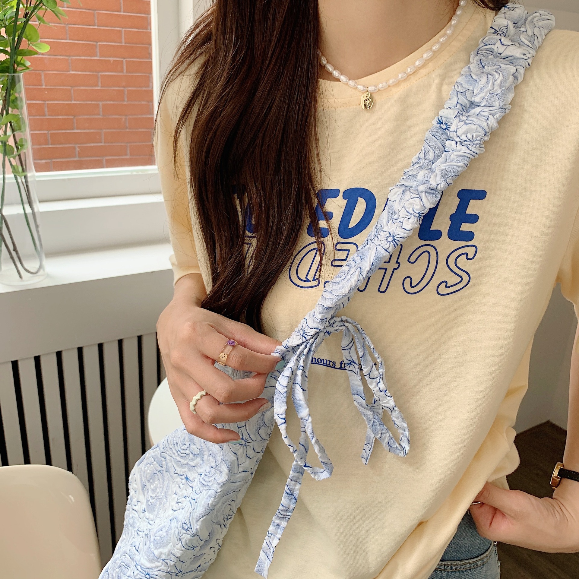 Wholesale of 25244 Jacquard blue rose large-capacity portable bags, clutch bags, storage bags, ladies' tote handbags undefined