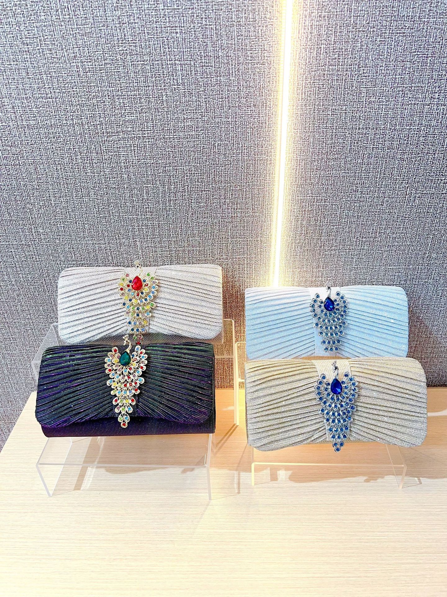 180g Weight Pu Leather Lining Material Magnetic Buckle Closure Type / Strap Type Evening Bag Bags Type Holiday, Party Occasion Polyester Material Solid Color Pattern All Seasons Season Women's Gender Diamond Design Elegant, Vintage Style Style Square Shape Small Size Gold Champagne Purple Polyester Solid Color Square Evening Bags 5