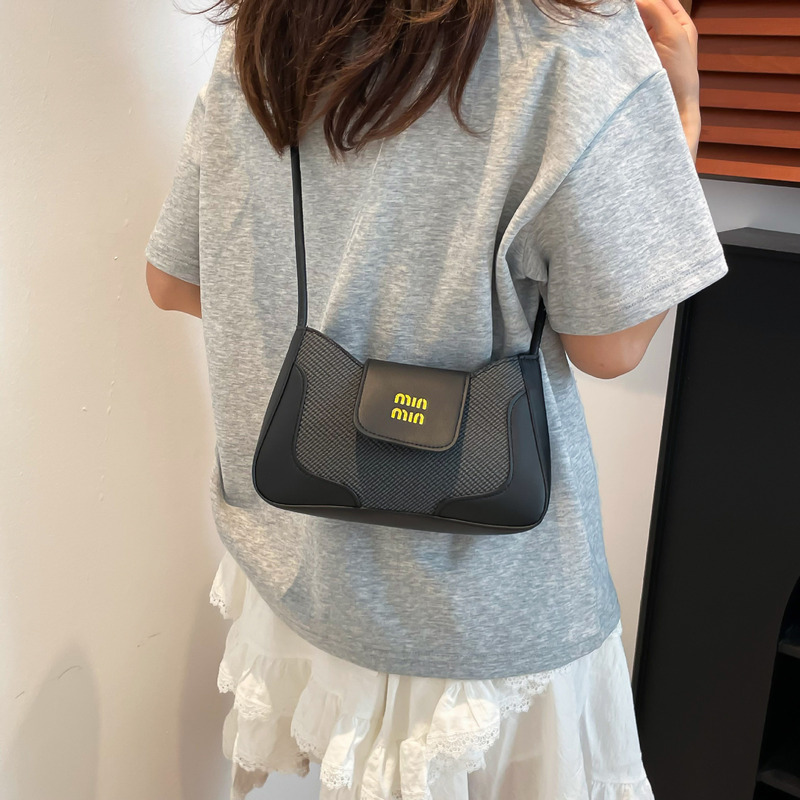 レトロ脇の下三日月バッグ女性のための 2025 新しいトレンディなファッション女性のバッグシンプルで多用途のシングルショルダークロスボディ小さな正方形バッグ|undefined