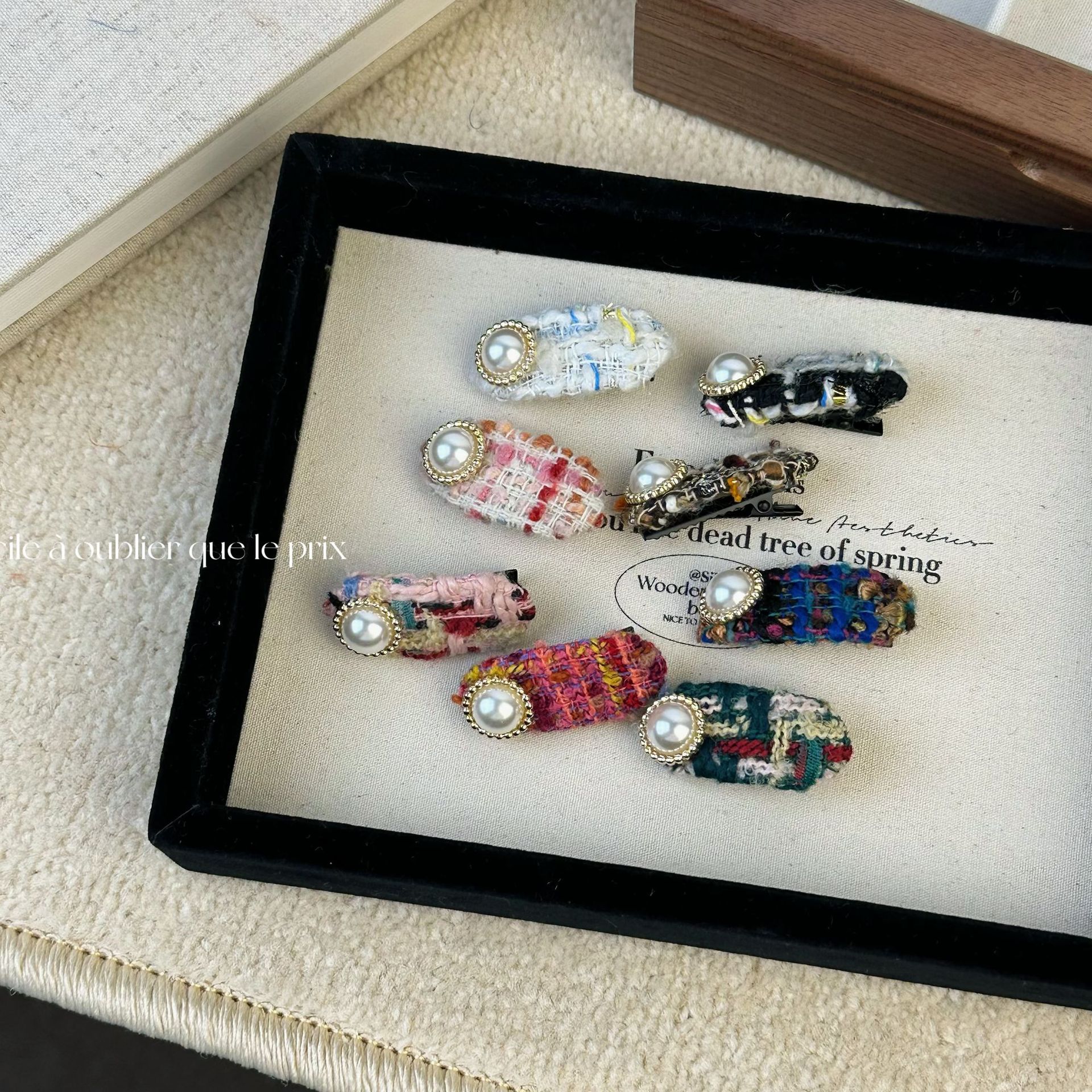 Horquilla de lana a cuadros con perlas estilo otoño e invierno, estilo francés retro de alta calidad, pinza lateral para flequillo roto_voghion.com