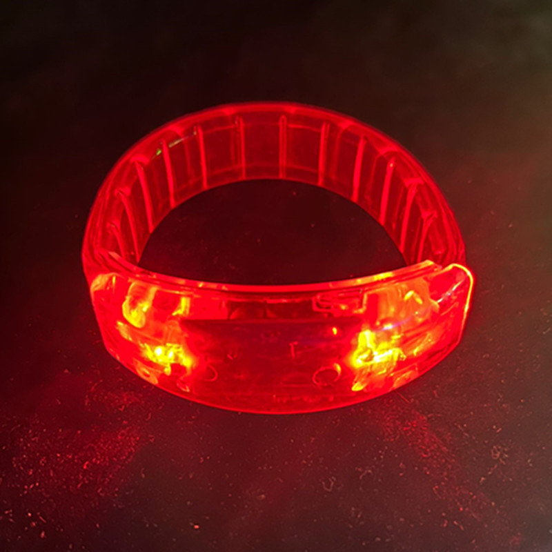 Fabricantes LED al por mayor pulsera luminosa pulsera electrónica barra de concierto KTV fiesta debe ayudar a los props