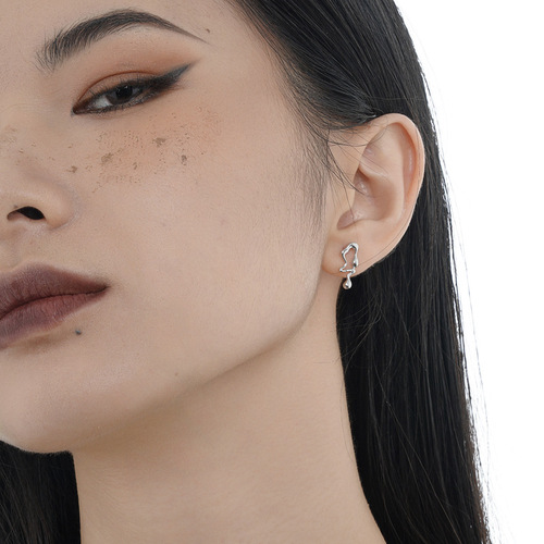 E1152 Korean style personalized small drop earrings wholesale women's S925 sterling silver asymmetrical earrings niche irregular