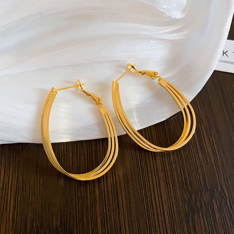 Pendientes de metal transfronterizos de otoño e invierno con aguja de plata, pendientes, pendientes de viento frío de moda de nicho, pendientes de lujo de alta gama de luz de todo fósforo